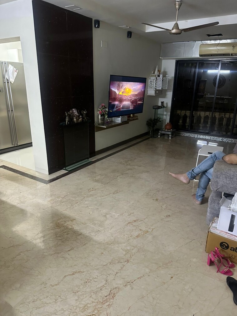  Parking, lalani-fairmont 3 Bedroom 1250 Sq.Ft. Apartment In Khar West Mumbai 9229505