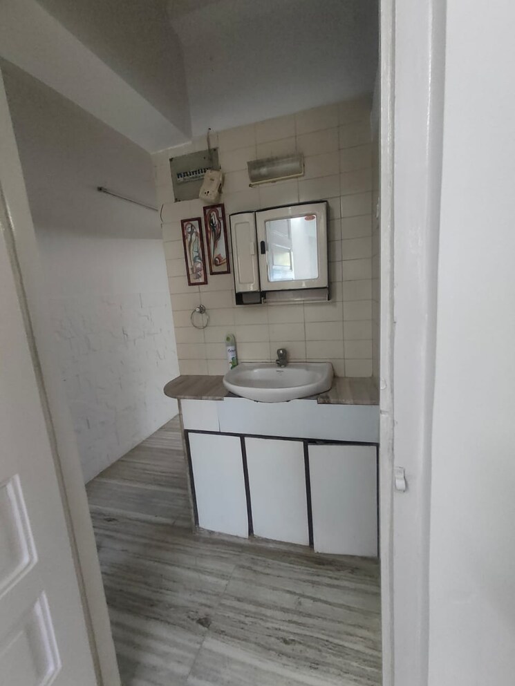 Bathroom, lalani-fairmont 3 Bedroom 1250 Sq.Ft. Apartment In Khar West Mumbai 9229505