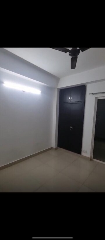 Room in 2 BHK Apartment at Ajnara Le Garden, Sector 16b Greater Noida – for Sale