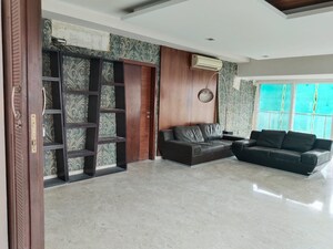 Living Room in 3 BHK Apartment at Vaswani Belvedere, Bandra West – for Rent