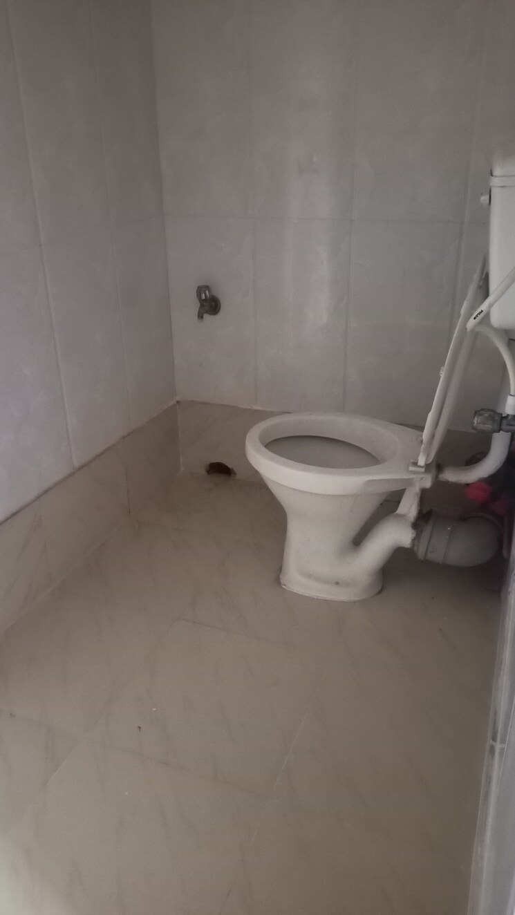 Bathroom, kristi-villa 3 Bedroom 1300 Sq.Ft. Apartment In Chinar Park Kolkata 9229558