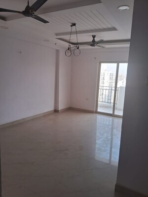 Room in 3 BHK Apartment at Amrapali Crystal Homes, Sector 76 – for Rent