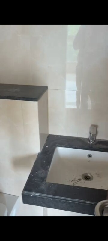 Furnished Amenities in 6 BHK Apartment at Sheth Zuri, Laxmi Nagar – for Rent