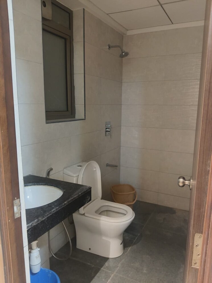 Bathroom, sheth-zuri 6 Bedroom 530 Sq.Ft. Apartment In Laxmi Nagar Thane 9229597