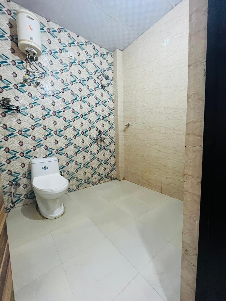 Bathroom, sector 57 2.5 Bedroom 820 Sq.Ft. Builder Floor In Sector 57 Gurgaon 9229667
