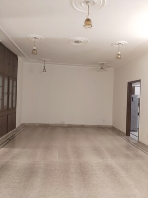 Room in 3 BHK Builder Floor at Jasola Vihar – for Rent