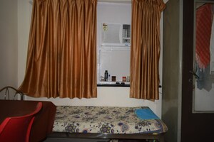 Room in  Pg at Grant Road – for Rent