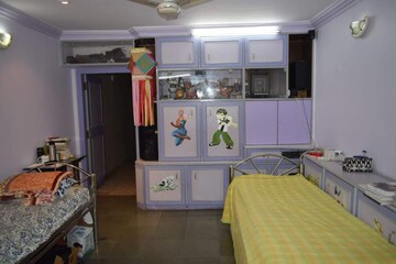 Room in  Pg at Grant Road – for Rent