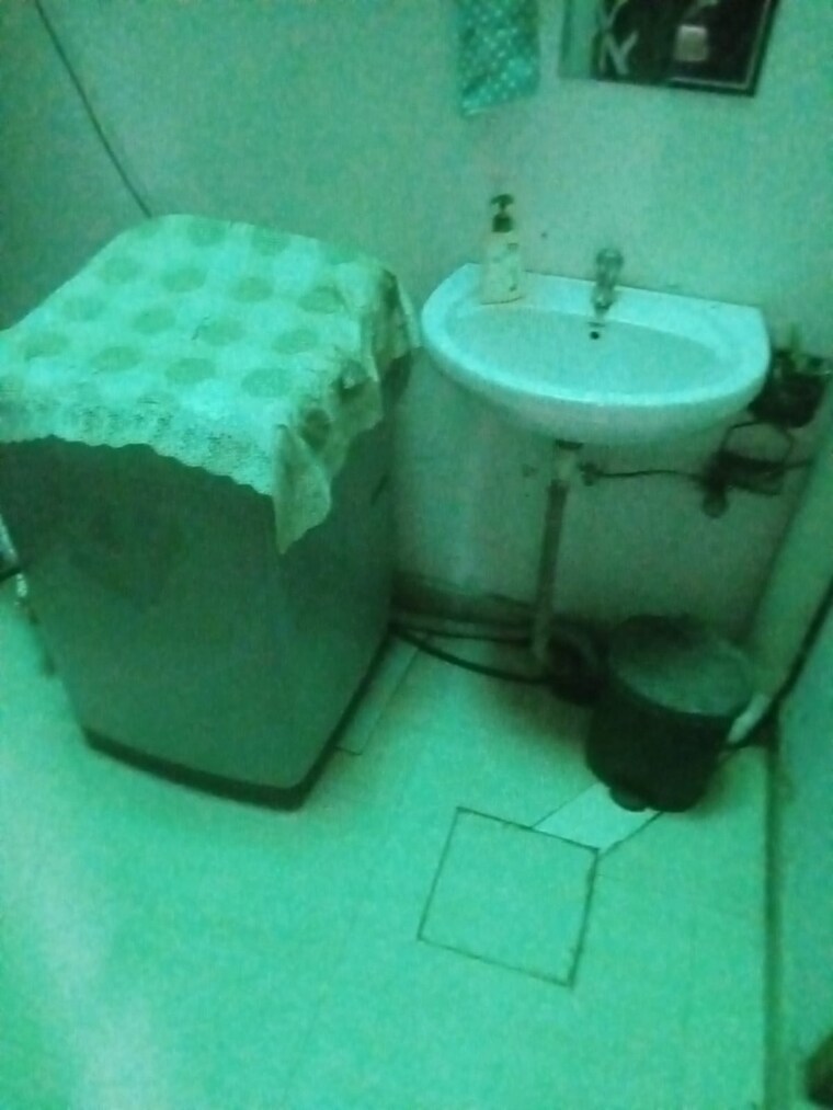 Bathroom, kursi road 3 Bedroom 1750 Sq.Ft. Apartment In Kursi Road Lucknow 9229873