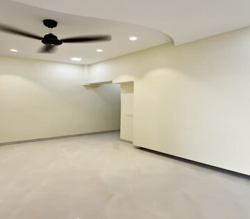 Room in 3 BHK Apartment at Anchor Victorian, Parel – for Sale