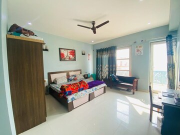 1 BHK Independent House For Rent in Tulip Mall, Sector 46