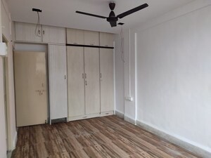 Room in 2 BHK Apartment at Dadar West – for Rent