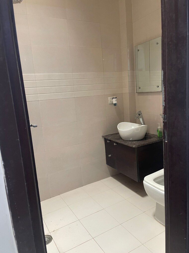 Bathroom, suncity-essel-tower 3 Bedroom 1700 Sq.Ft. Apartment In Sector 28 Gurgaon 9229833