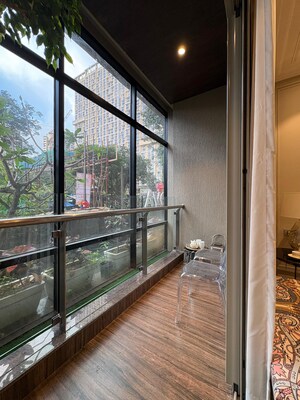 Balcony in 3 BHK Apartment at Shapoorji Pallonji Sarova Complex, Kandivali East – for Sale