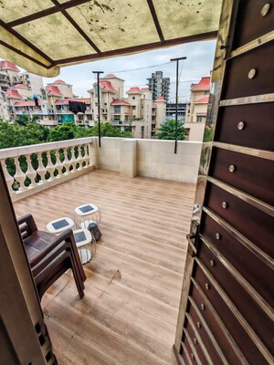 Staircase in 4 BHK Penthouse at Parsvnath Green Ville, Sector 48 – for Rent