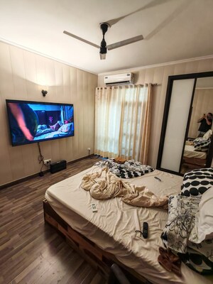 Bedroom in 4 BHK Penthouse at Parsvnath Green Ville, Sector 48 – for Rent