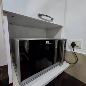 Furnished Amenities in 2 BHK Apartment at Goregaon East – for Rent