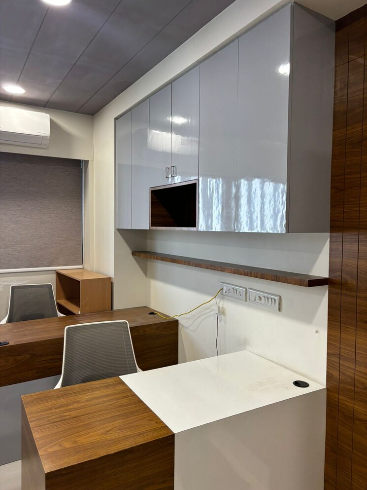 Team Area, ellis bridge Commercial Office Space 780 Sq.Ft. In Ellis Bridge Ahmedabad 9230036