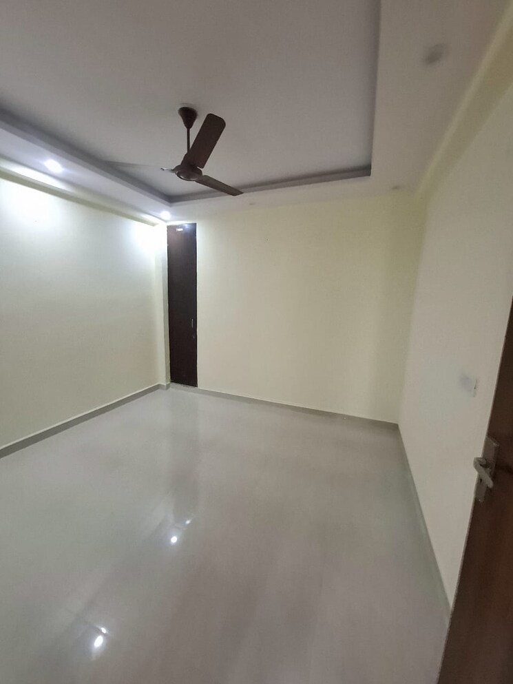 Room, mahavir enclave 3 Bedroom 900 Sq.Ft. Builder Floor In Mahavir Enclave Delhi 9230056