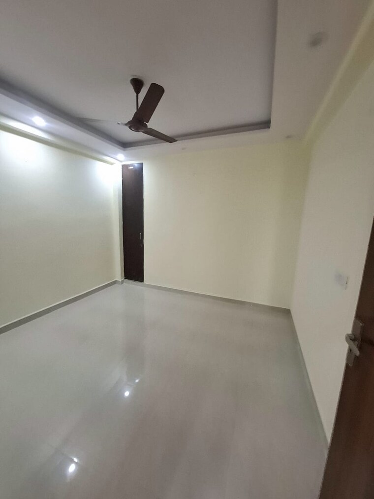 Room, mahavir enclave 3 Bedroom 900 Sq.Ft. Builder Floor In Mahavir Enclave Delhi 9230056