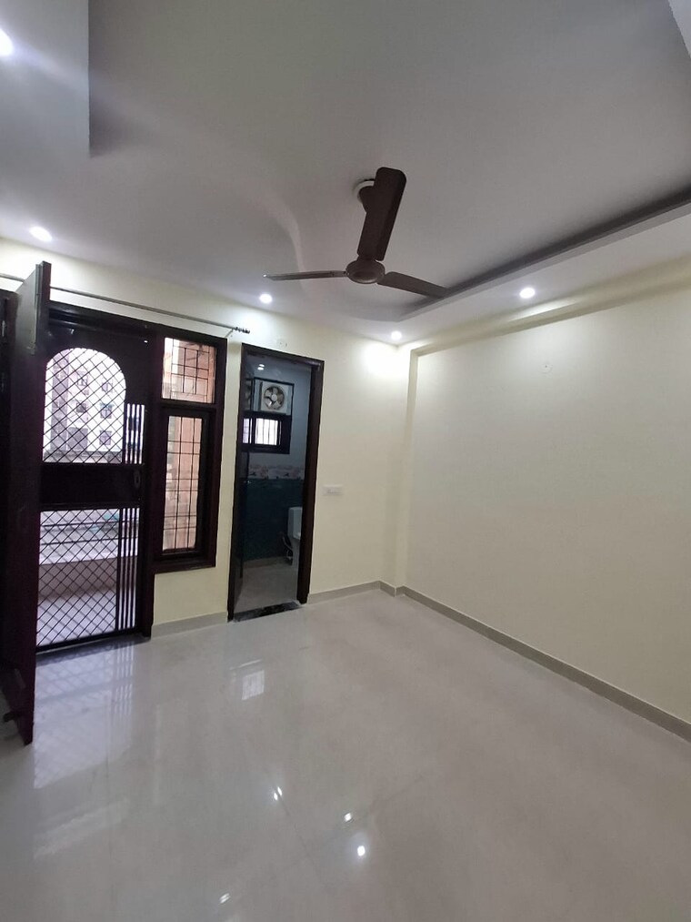 Room, mahavir enclave 3 Bedroom 900 Sq.Ft. Builder Floor In Mahavir Enclave Delhi 9230056