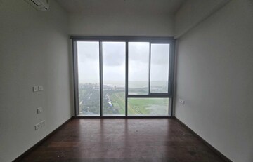 Room in 3 BHK Apartment at Piramal Mahalaxmi, Mahalaxmi – for Rent