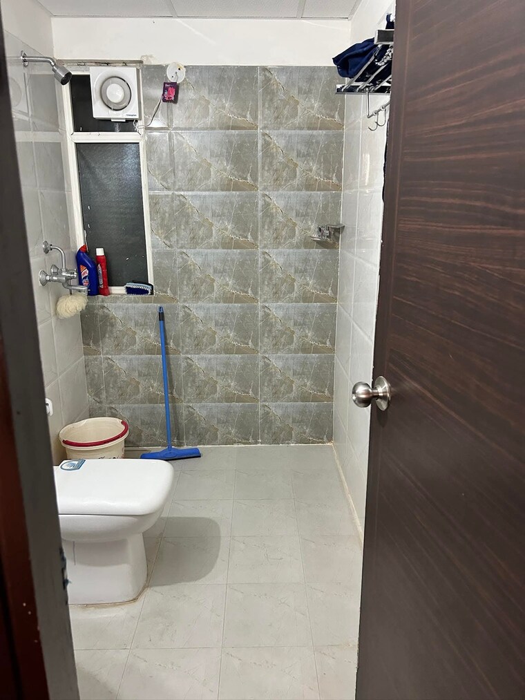 Bathroom, ip extension 3 Bedroom 1400 Sq.Ft. Apartment In Ip Extension Delhi 9230168