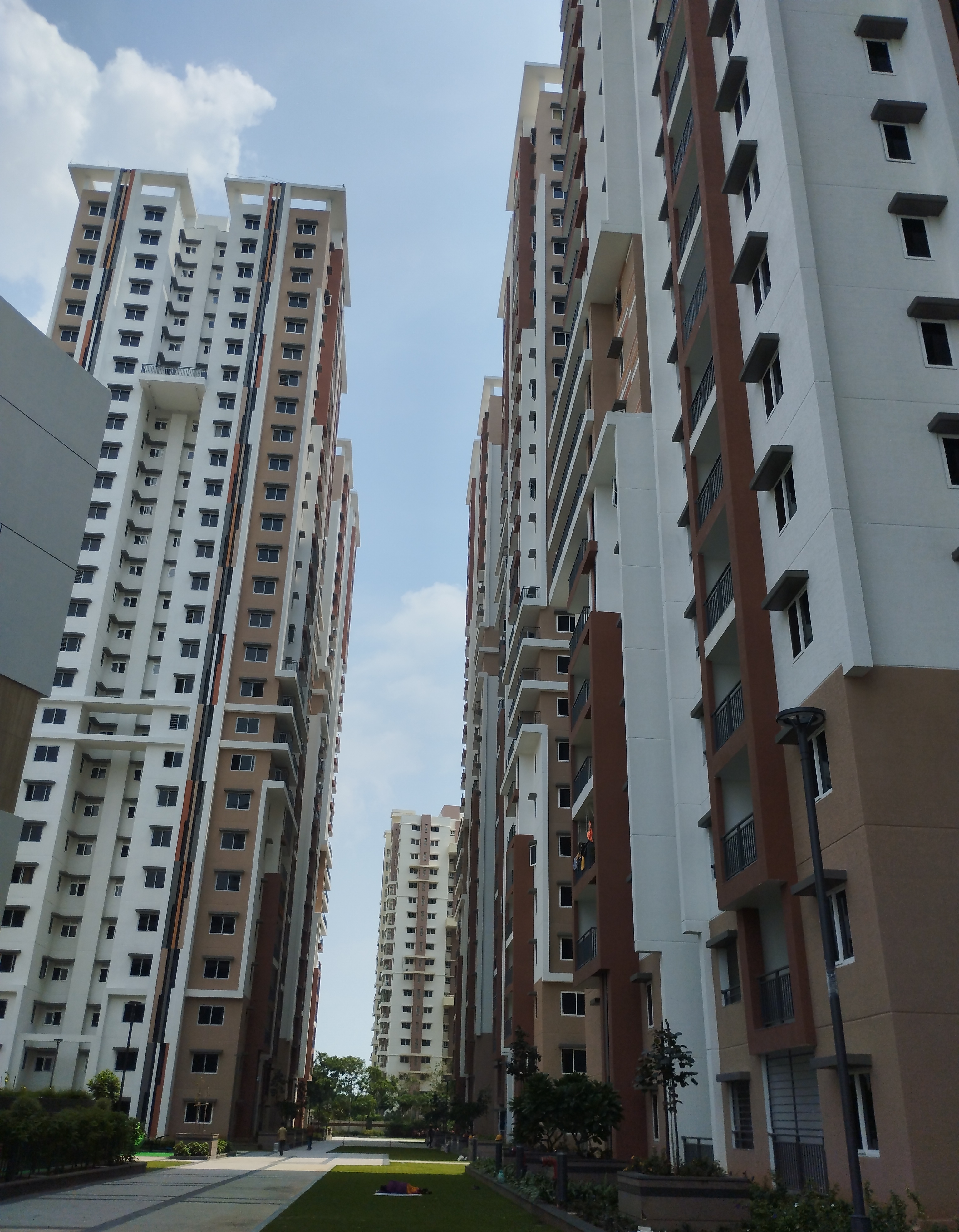 2 BHK Apartment For Sale in Aparna Sarovar Zicon