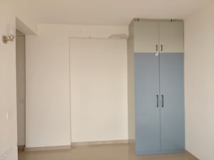 Room in 2 BHK Apartment at Rishita Manhattan, Gomti Nagar – for Rent