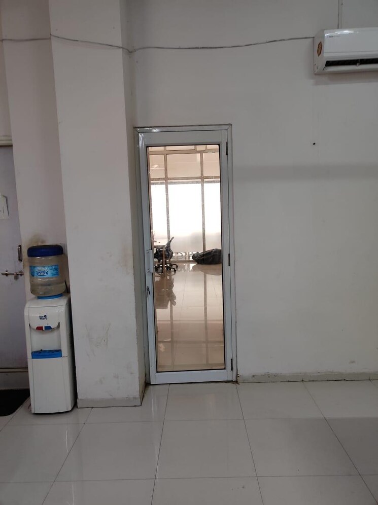 Room, gota Commercial Office Space 3000 Sq.Ft. In Gota Ahmedabad 9230263