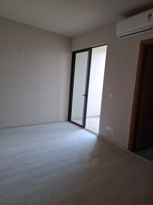 Room in 3.5 BHK Apartment at M3M Escala, Sector 70a – for Sale
