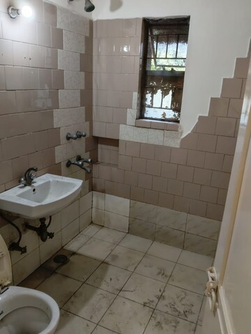 Attached Bathroom in 3 BHK Apartment at Vasant Kunj – for Rent