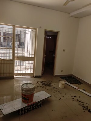 Room in 3 BHK Apartment at Vasant Kunj – for Rent