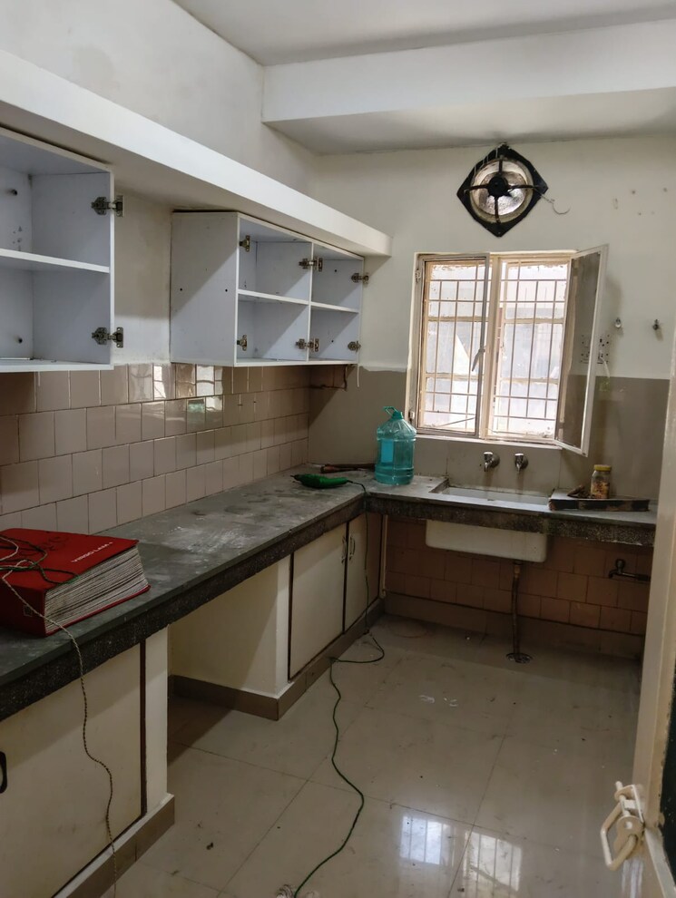 Kitchen, vasant kunj 3 Bedroom 2000 Sq.Ft. Apartment In Vasant Kunj Delhi 9230365