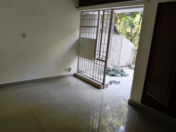 Room in 3 BHK Apartment at Vasant Kunj – for Rent