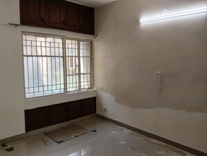 Room in 3 BHK Apartment at Vasant Kunj – for Rent