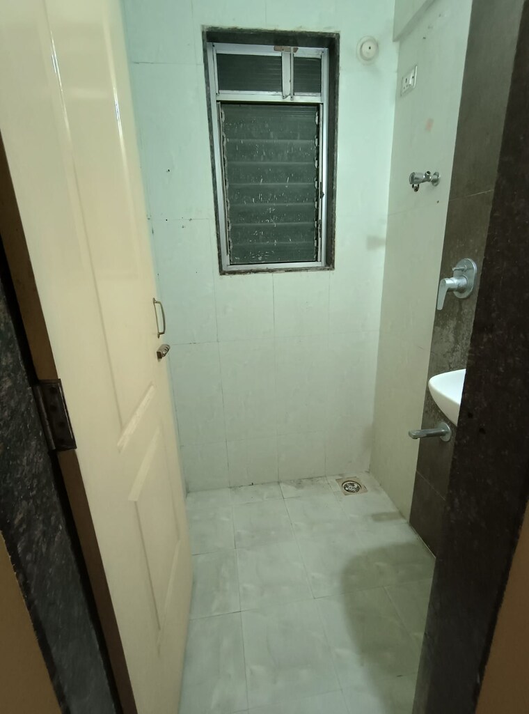 Bathroom, kopar khairane 1 Bedroom 250 Sq.Ft. Apartment In Kopar Khairane Navi Mumbai 9230389