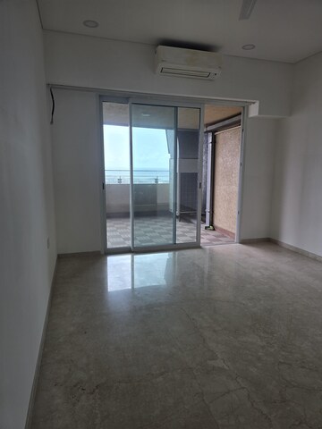 Room in 3 BHK Apartment at Lokhandwala Minerva Mahalaxmi, Mahalaxmi – for Rent