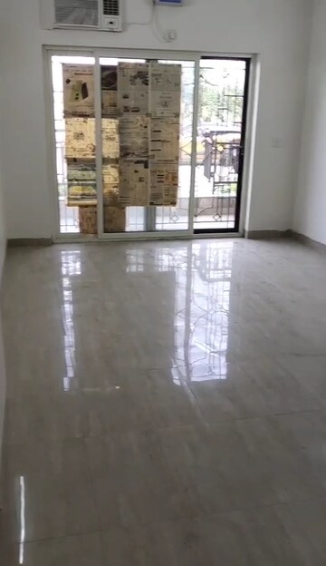 Room in 3 BHK Apartment at The Amazing Raj Villas, Sector 2 – for Rent