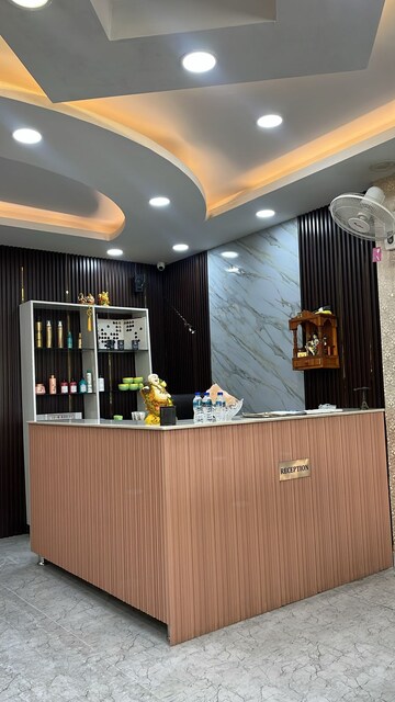  Showroom For Rent in Sector 82