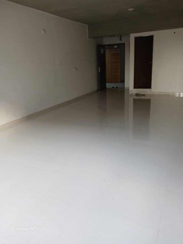 Room, ghatlodia Commercial Office Space 760 Sq.Ft. In Ghatlodia Ahmedabad 9230535
