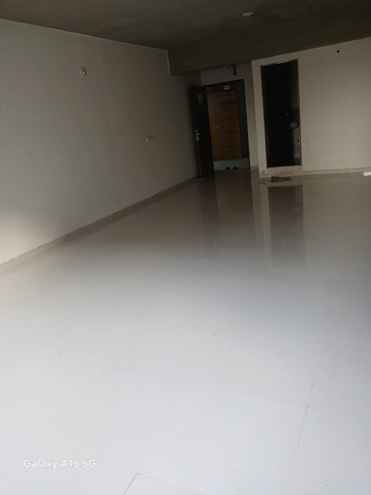 Room, ghatlodia Commercial Office Space 760 Sq.Ft. In Ghatlodia Ahmedabad 9230535