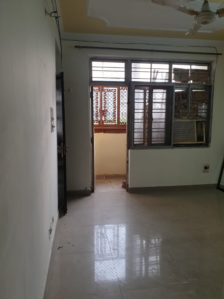 Room, sector 12 dwarka 3 Bedroom 1600 Sq.Ft. Apartment In Sector 12 Dwarka Delhi 9230572