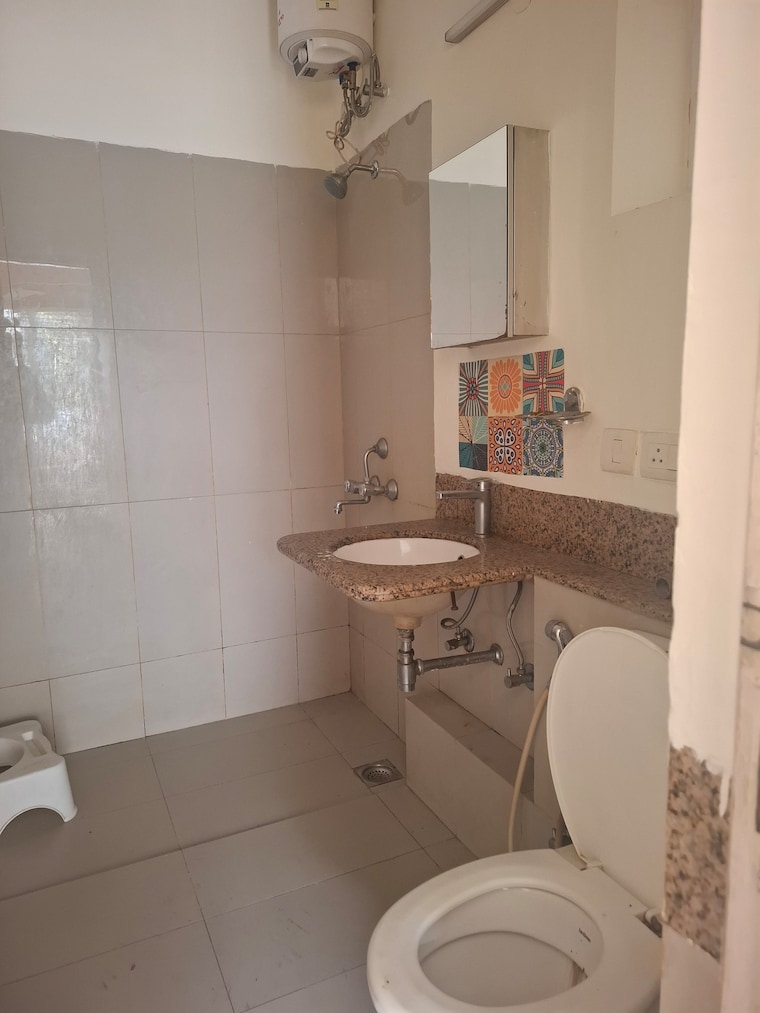Bathroom, emaar-mgf-emerald-hills 3.5 Bedroom 2750 Sq.Ft. Apartment In Sector 65 Gurgaon 9230545