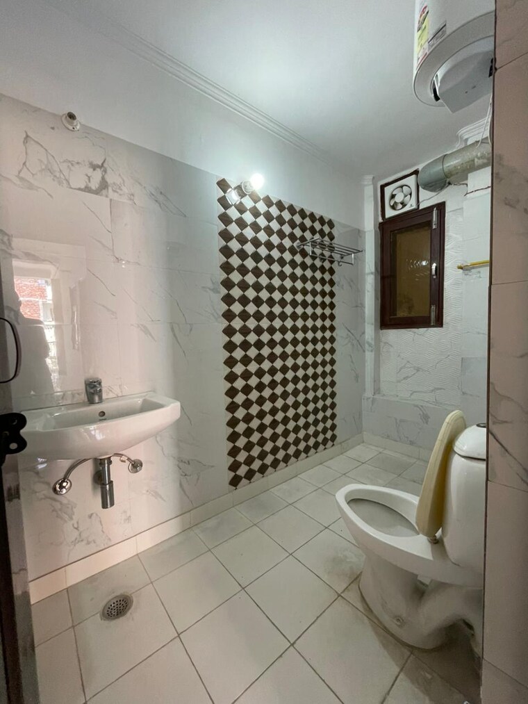 Bathroom, palm-residency-chhatarpur 1 RK 350 Sq.Ft. Builder Floor In Chattarpur Delhi 9230587