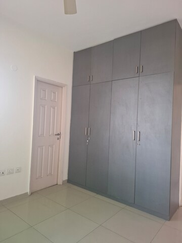 Furnished Amenities in 3.5 BHK Apartment at Emaar MGF Emerald Hills, Sector 65 – for Sale