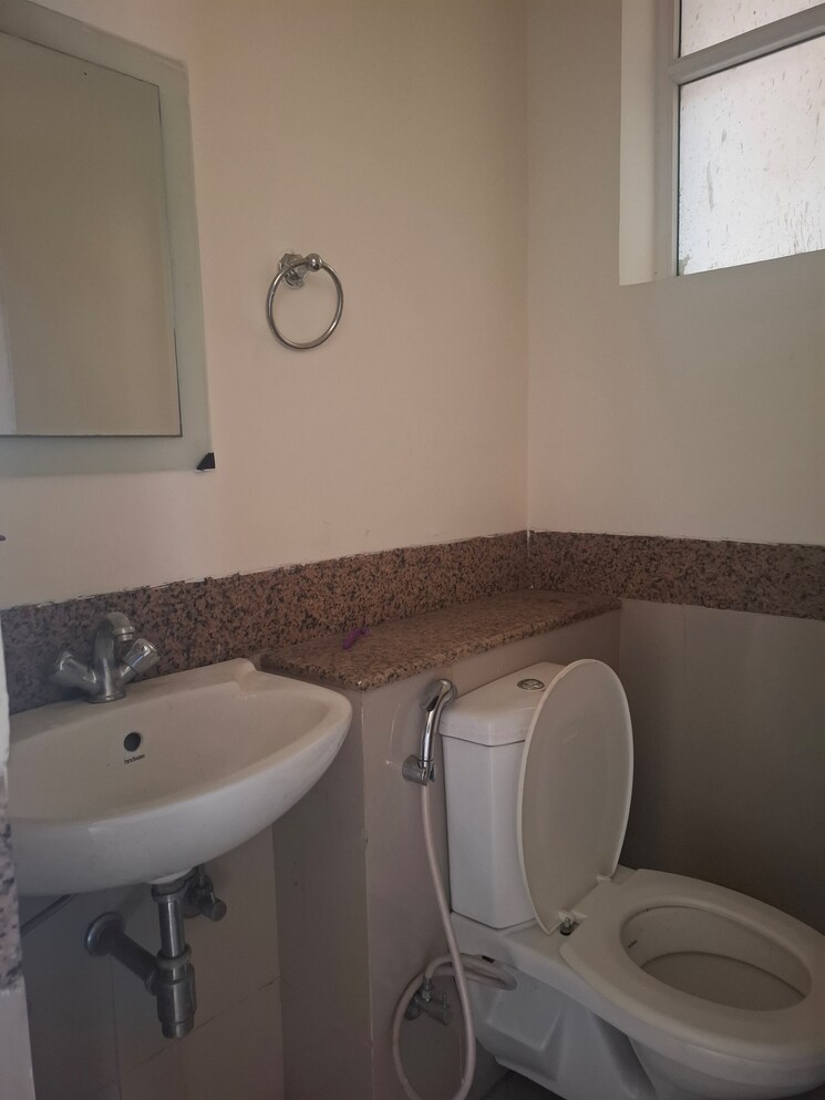 Bathroom, emaar-mgf-emerald-hills 3.5 Bedroom 3000 Sq.Ft. Apartment In Sector 65 Gurgaon 9230491