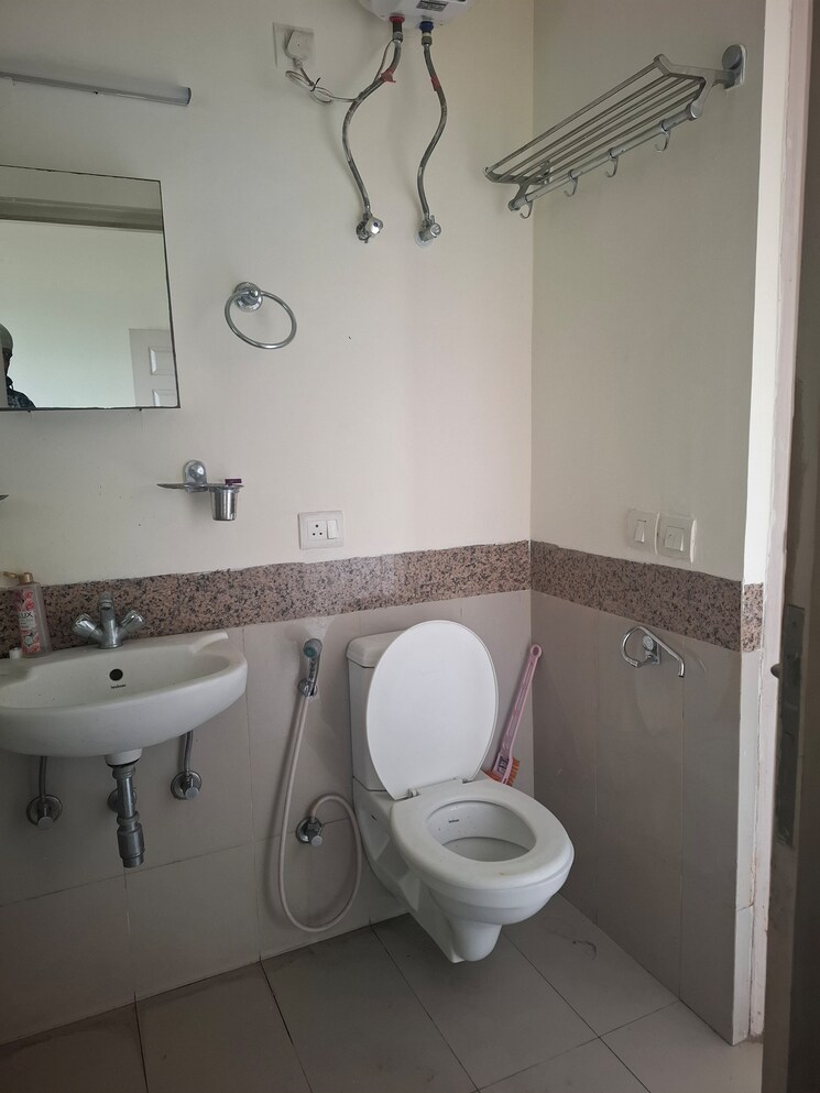 Bathroom, emaar-mgf-emerald-hills 3.5 Bedroom 3000 Sq.Ft. Apartment In Sector 65 Gurgaon 9230491