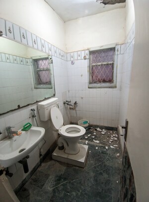 Team Area in 2 BHK Apartment at Eros Southend Apartments, Charmwood Village – for Rent