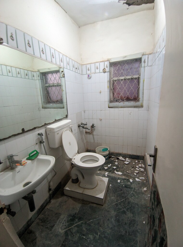 Team Area, eros-southend-apartments 2 Bedroom 827 Sq.Ft. Apartment In Charmwood Village Faridabad 9230634